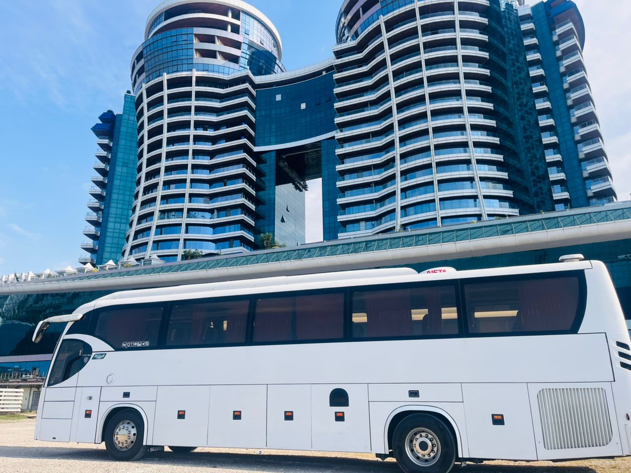 خدمات مسافربری و گردشگری نگین درخشان راه فردا در تهران